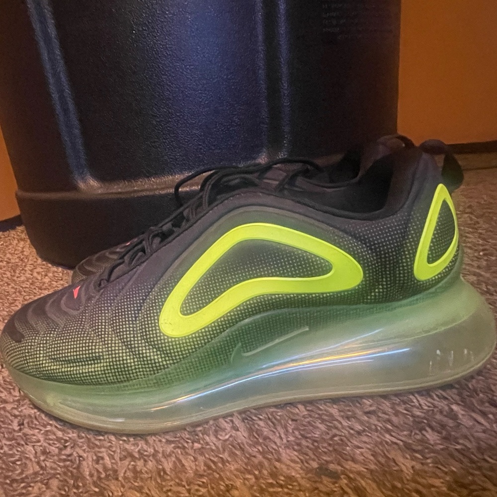 Air Max 720 Black Volt